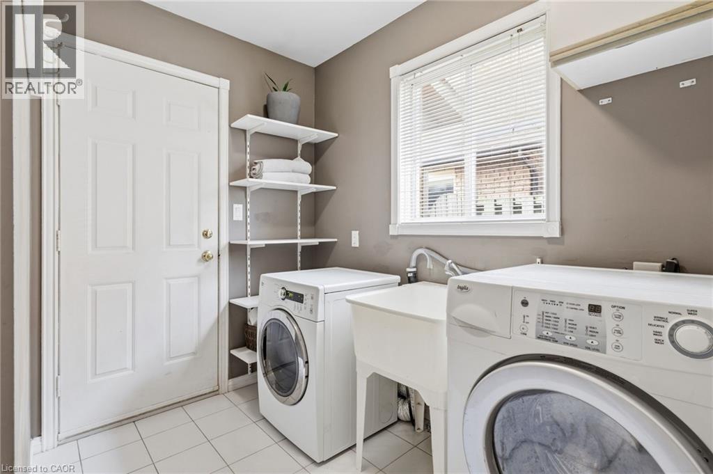 2223 Headon Road, Burlington, ON - Indoor Photo Showing Laundry Room