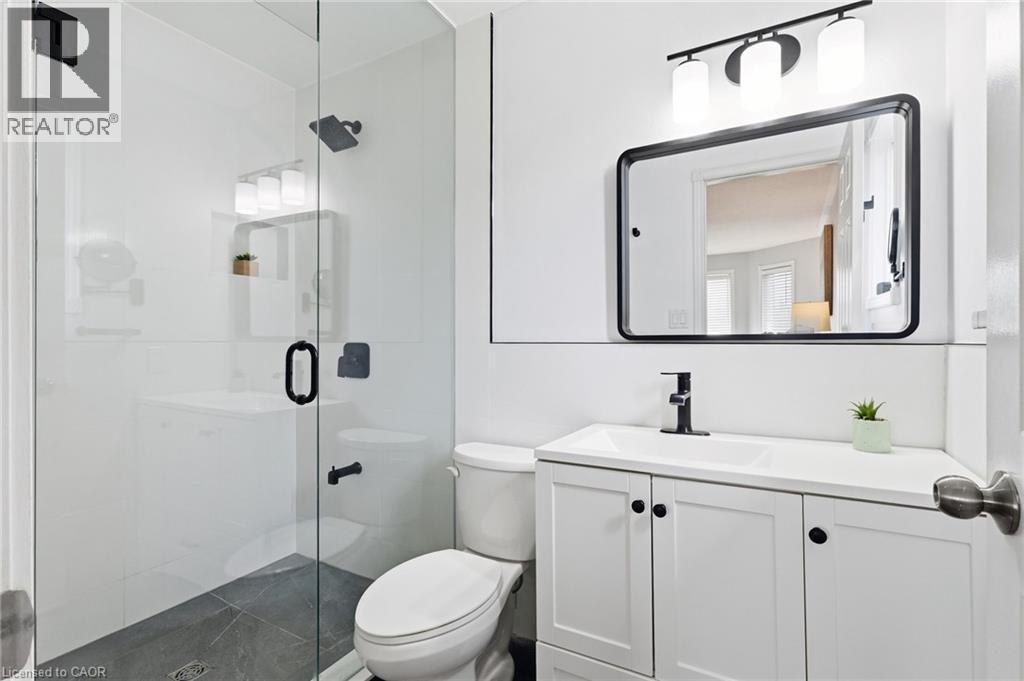 2223 Headon Road, Burlington, ON - Indoor Photo Showing Bathroom