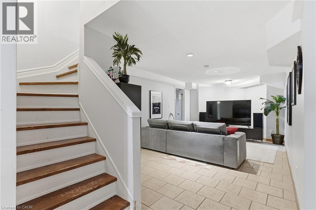 2223 Headon Road, Burlington, ON - Indoor Photo Showing Other Room