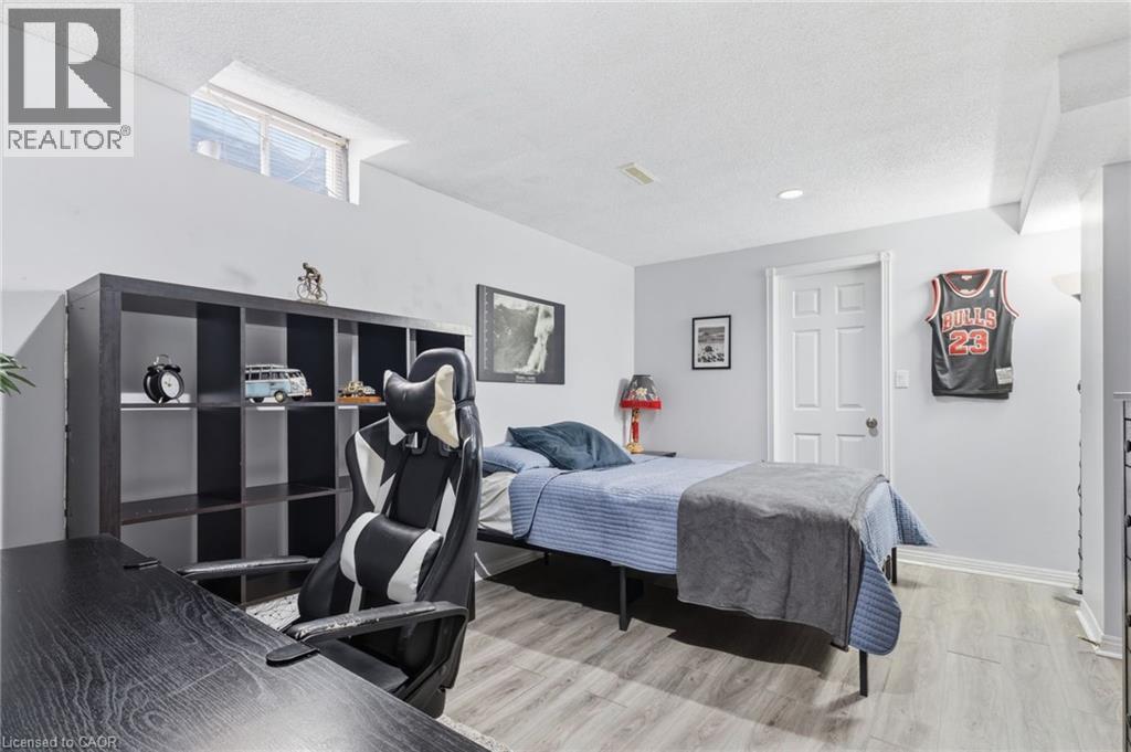 2223 Headon Road, Burlington, ON - Indoor Photo Showing Bedroom