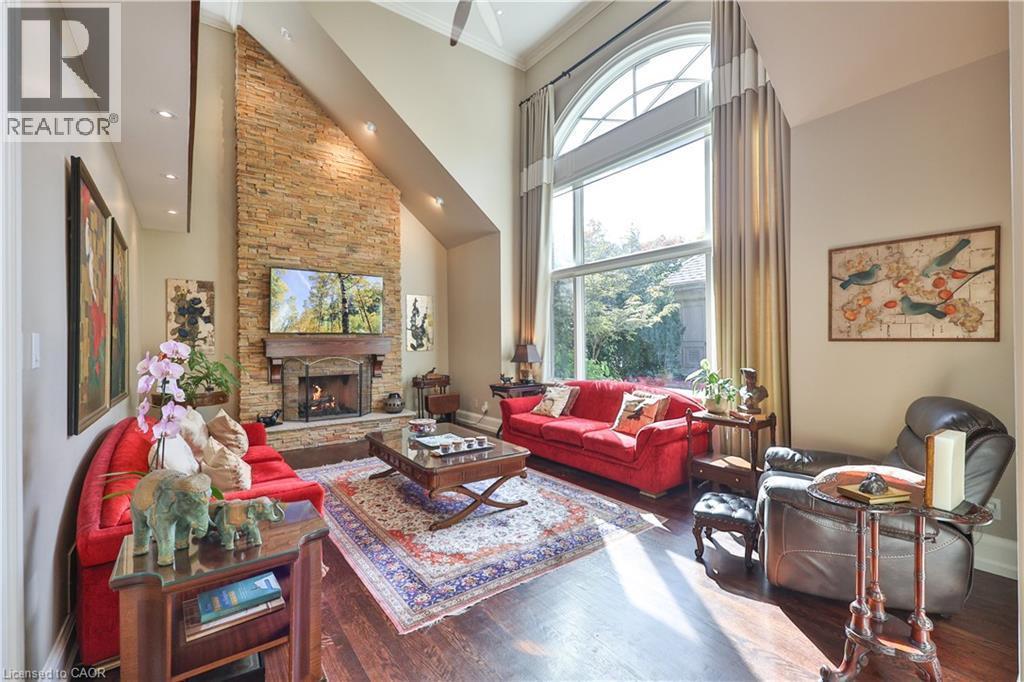 342 Pomona Avenue, Burlington, ON - Indoor Photo Showing Living Room With Fireplace