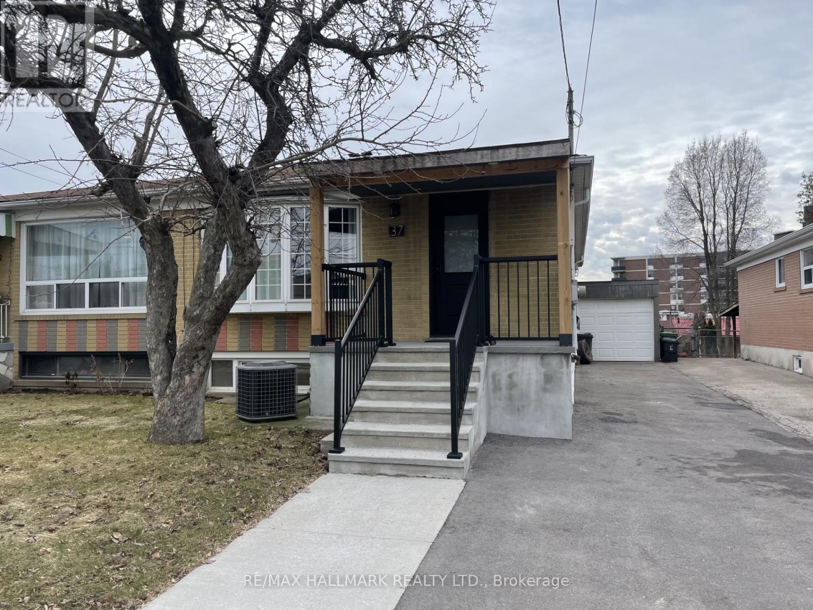 37 Avis Crescent, Toronto, ON - Outdoor With Facade