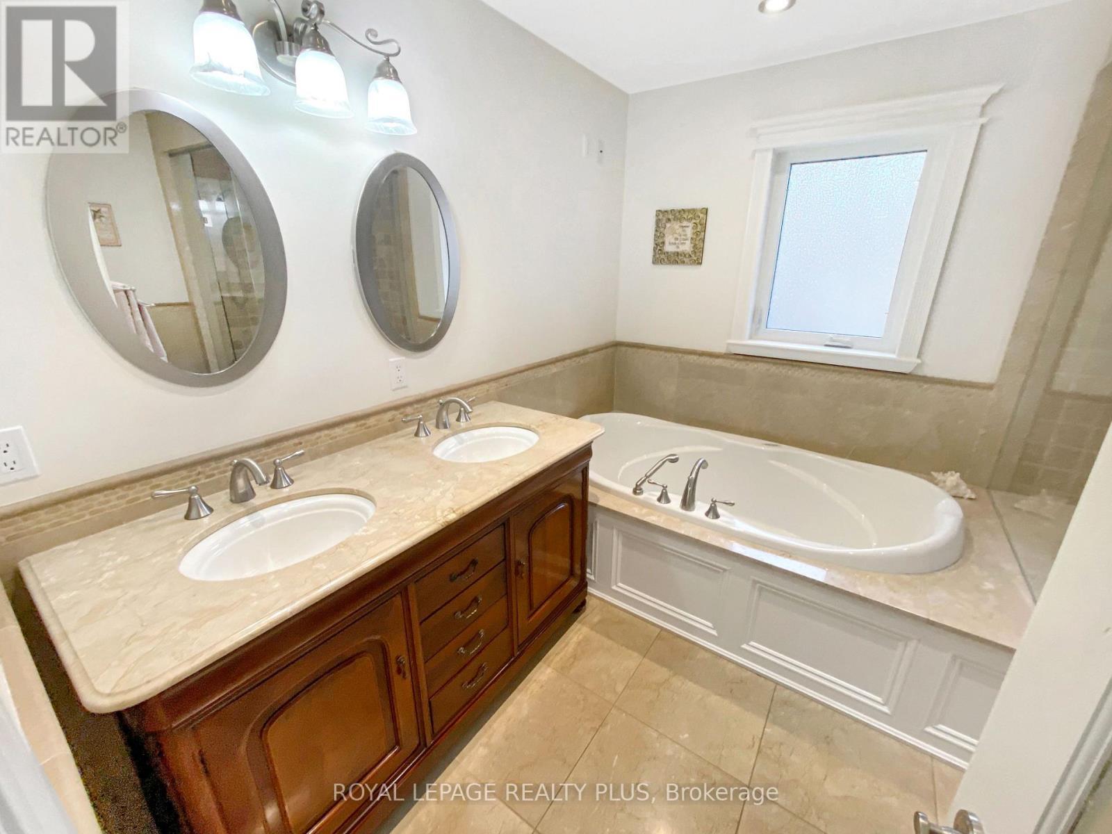 4279 Bridlepath Trail, Mississauga, ON - Indoor Photo Showing Bathroom