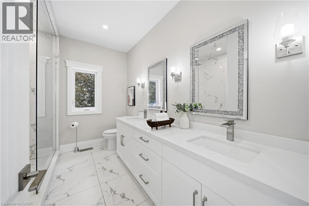 75 Robinson Road, Cambridge, ON - Indoor Photo Showing Bathroom
