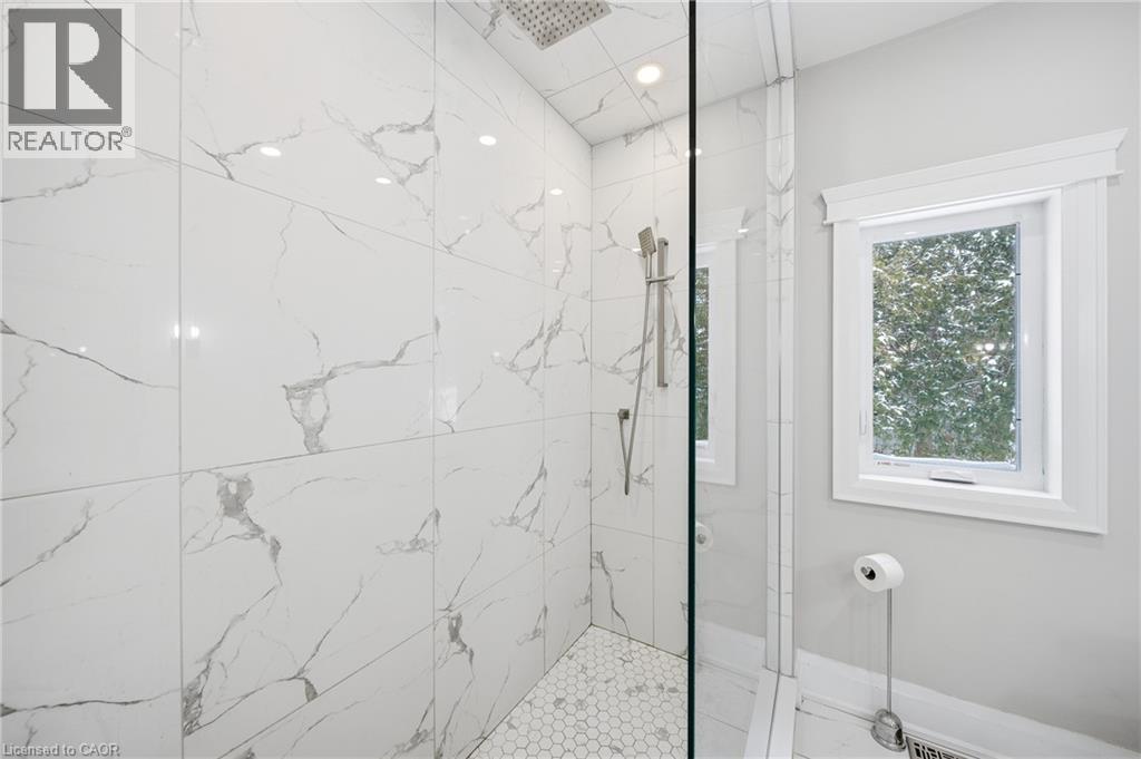 75 Robinson Road, Cambridge, ON - Indoor Photo Showing Bathroom