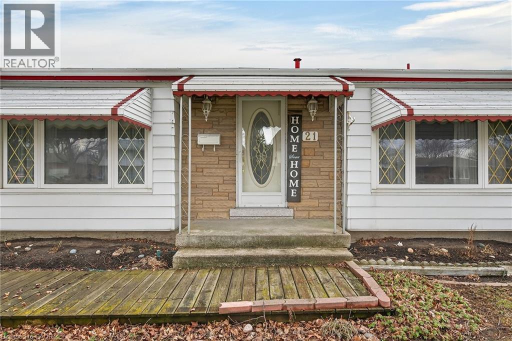 Entrance to property with stone siding and a porch - 21 Bluebird Avenue, Hamilton, ON