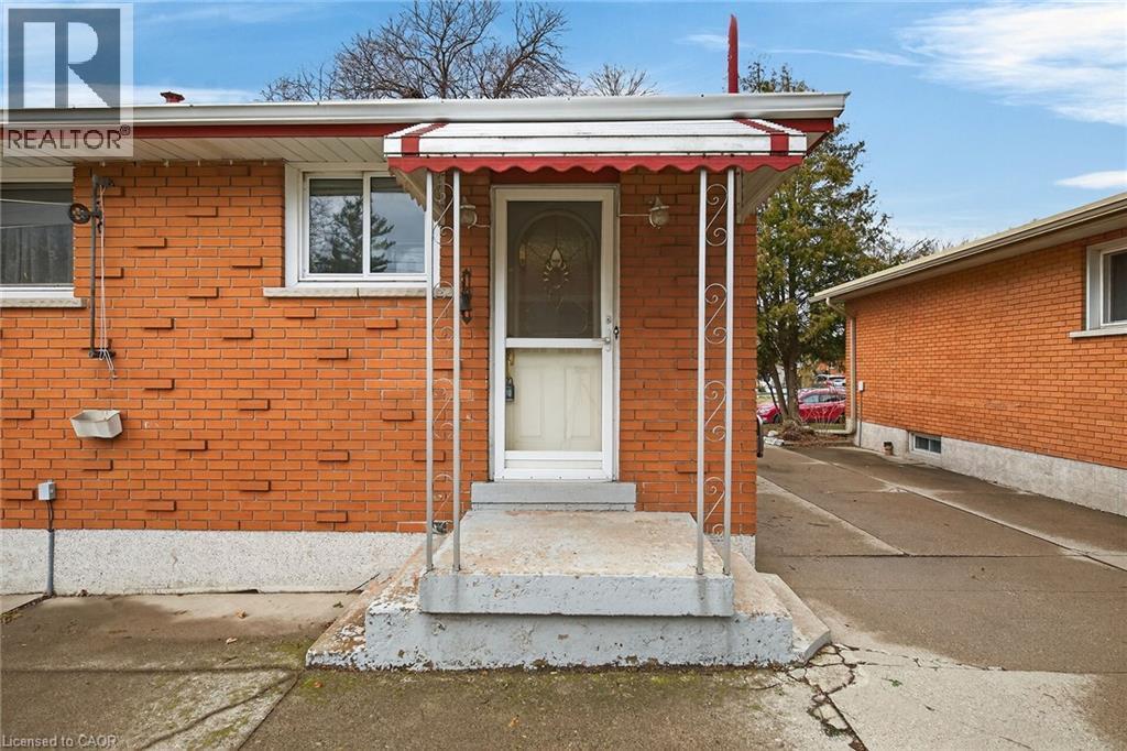 View of exterior entry with brick siding - 21 Bluebird Avenue, Hamilton, ON