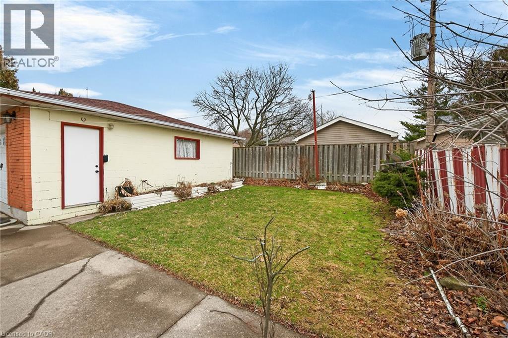 View of fenced yard - 21 Bluebird Avenue, Hamilton, ON