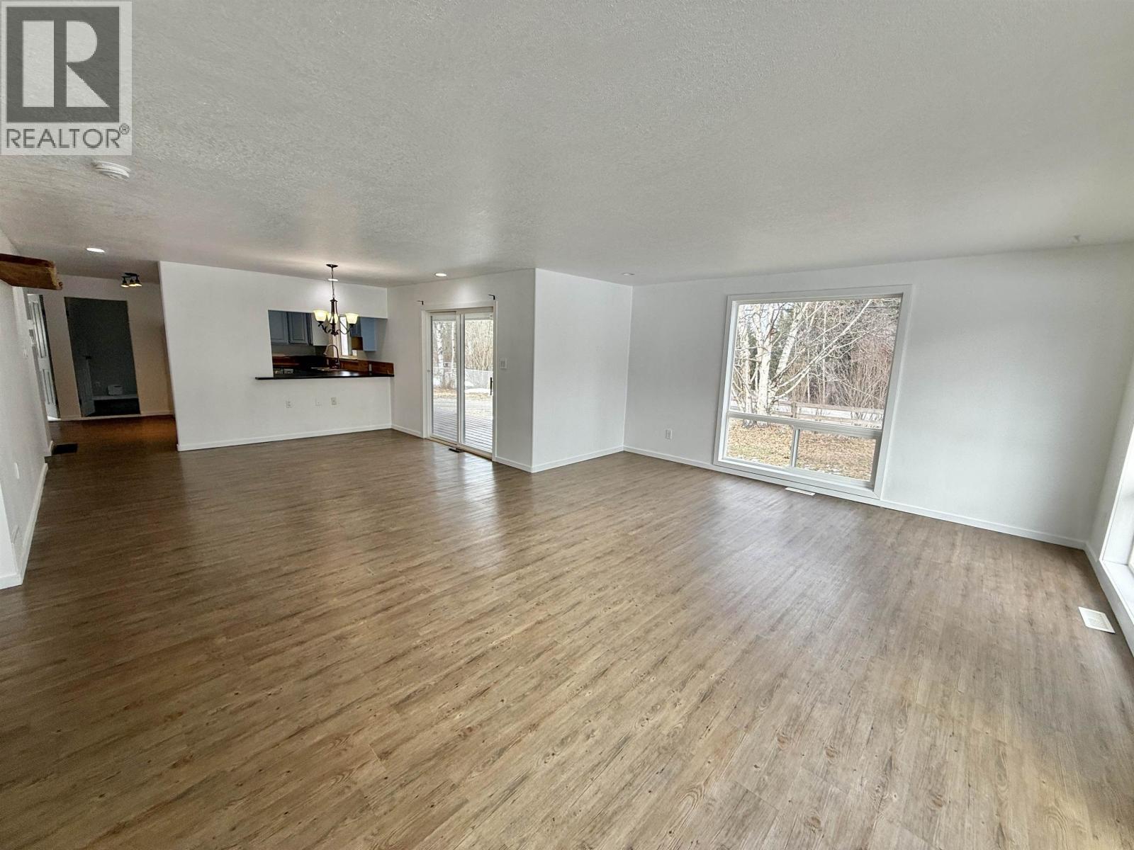 598 Marsh Road, Quesnel, BC - Indoor Photo Showing Living Room
