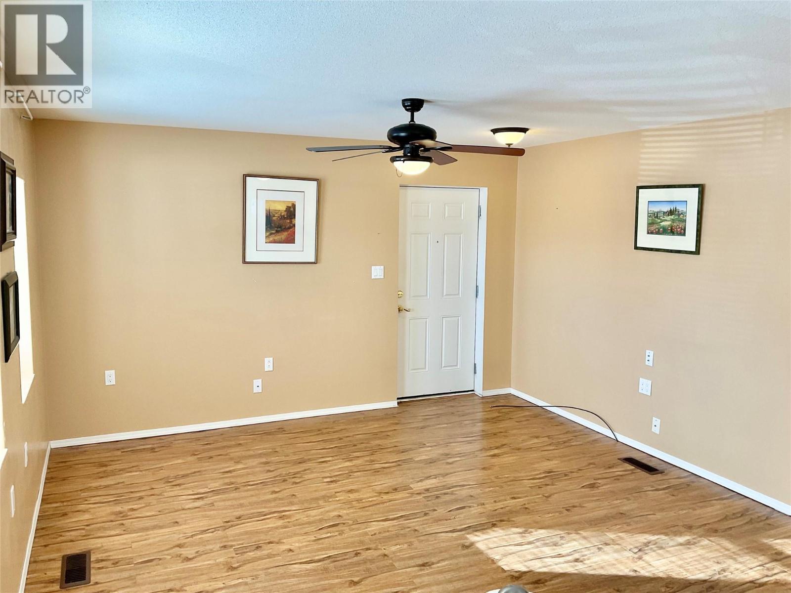 547 Eighth Avenue, Midway, BC - Indoor Photo Showing Other Room