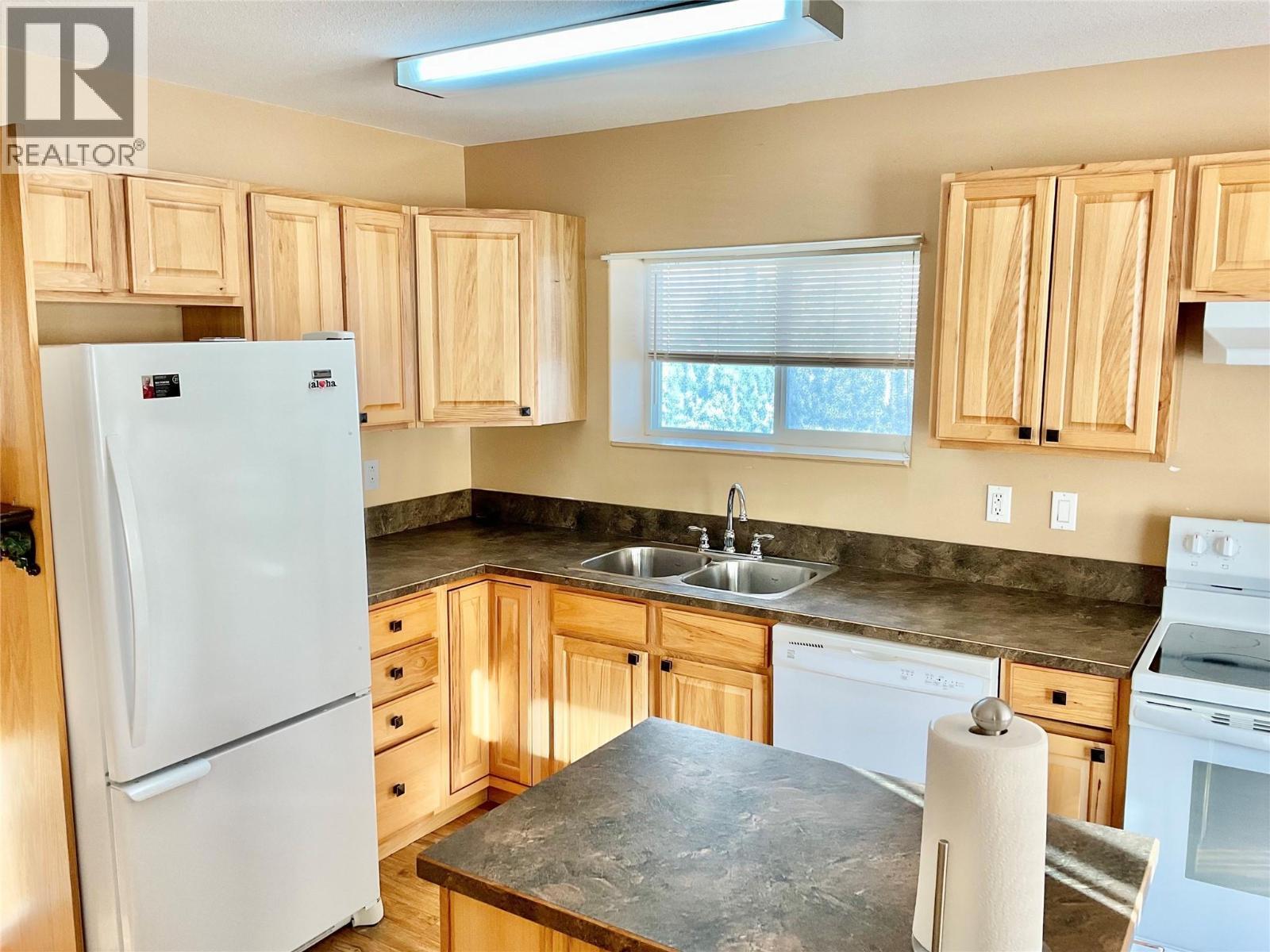 547 Eighth Avenue, Midway, BC - Indoor Photo Showing Kitchen With Double Sink