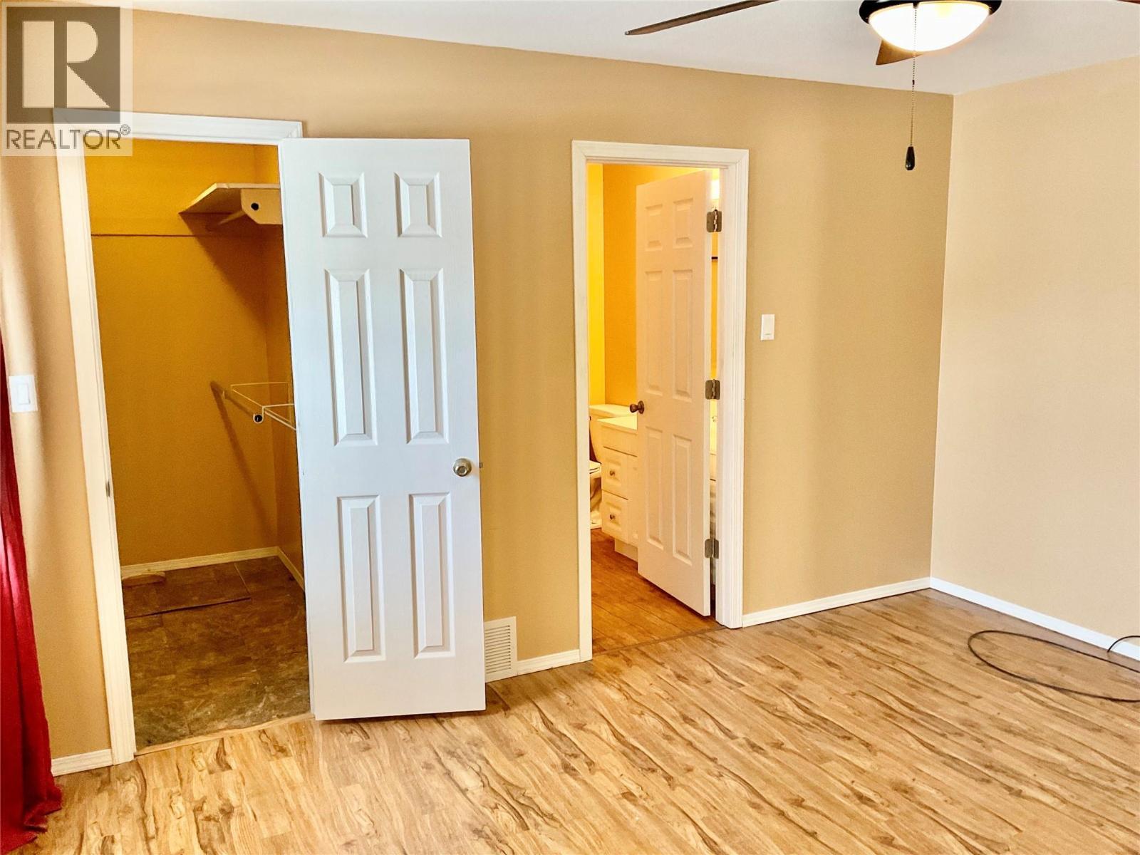 547 Eighth Avenue, Midway, BC - Indoor Photo Showing Other Room