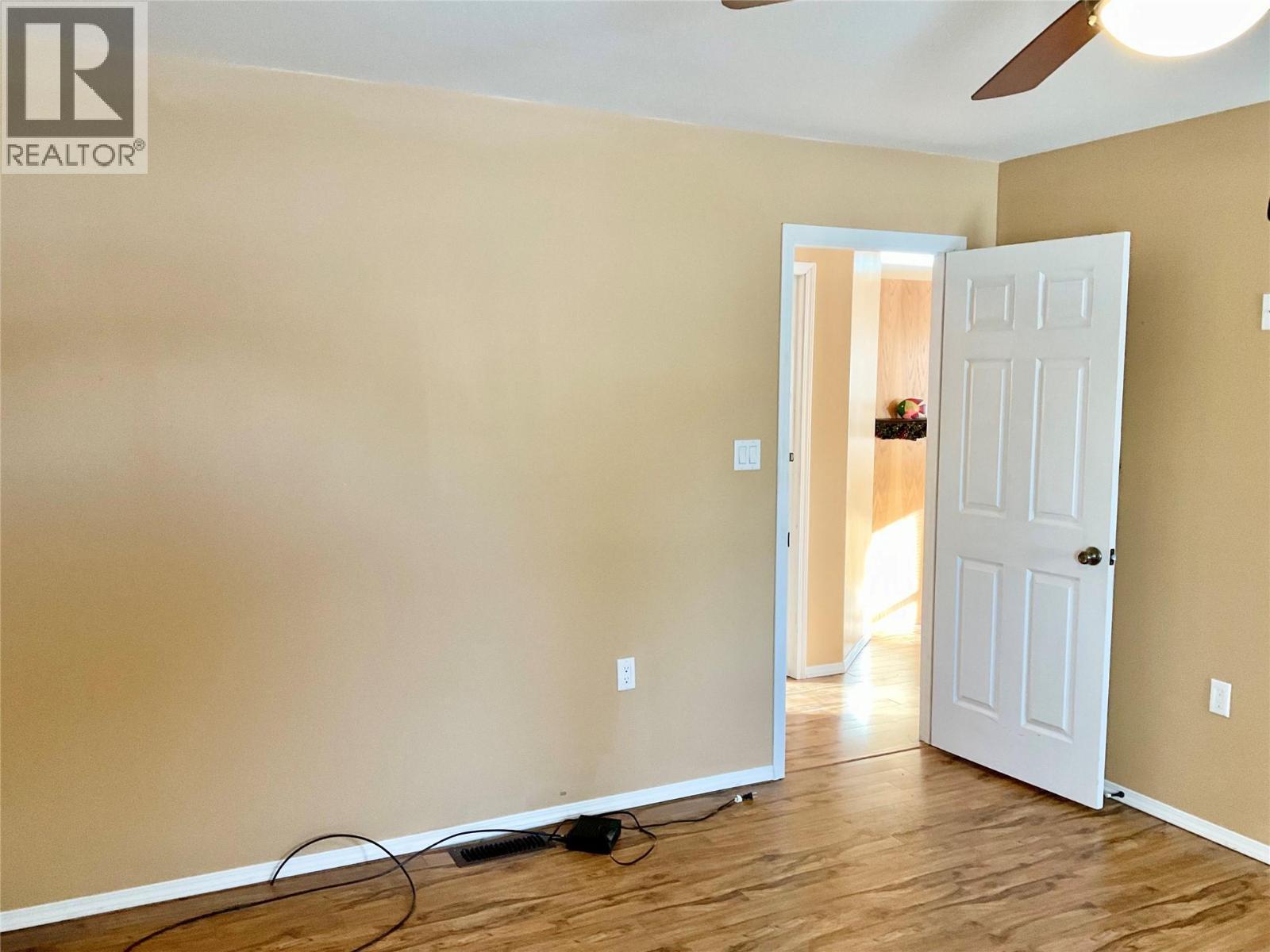 547 Eighth Avenue, Midway, BC - Indoor Photo Showing Other Room