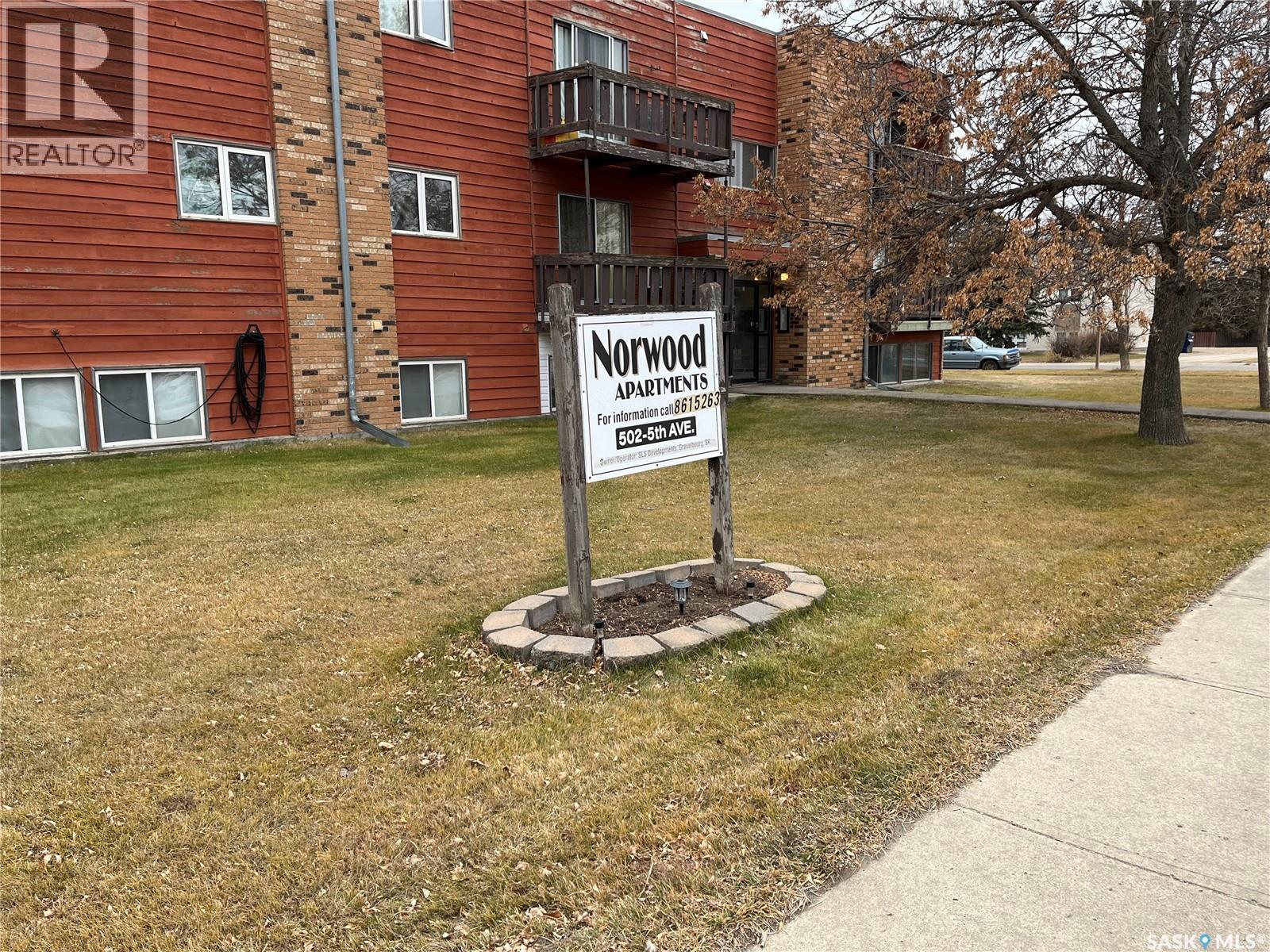 101 502 5Th Avenue, Weyburn, SK - Outdoor