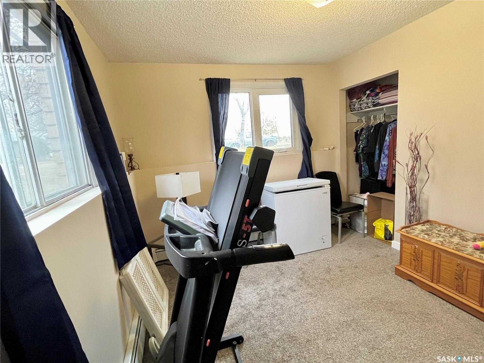 101 502 5Th Avenue, Weyburn, SK - Indoor