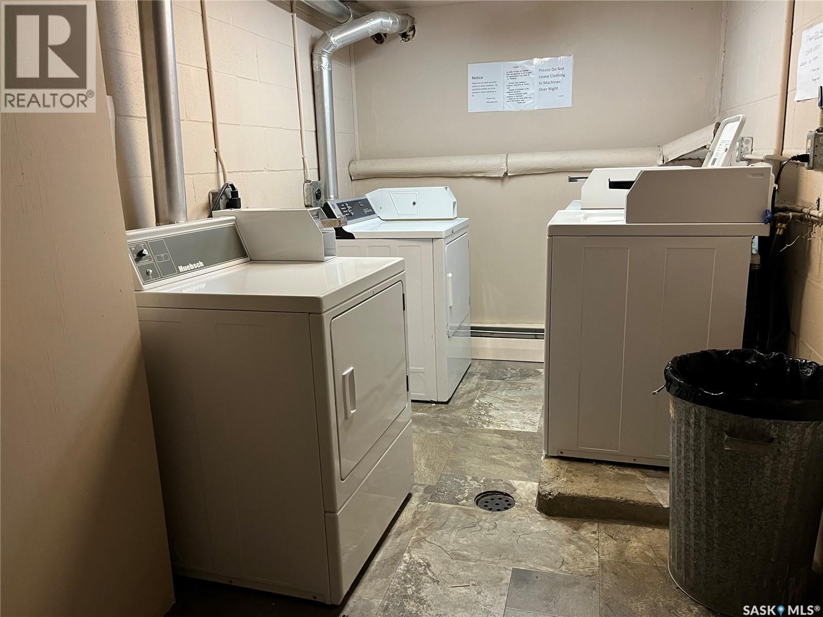 101 502 5Th Avenue, Weyburn, SK - Indoor Photo Showing Laundry Room