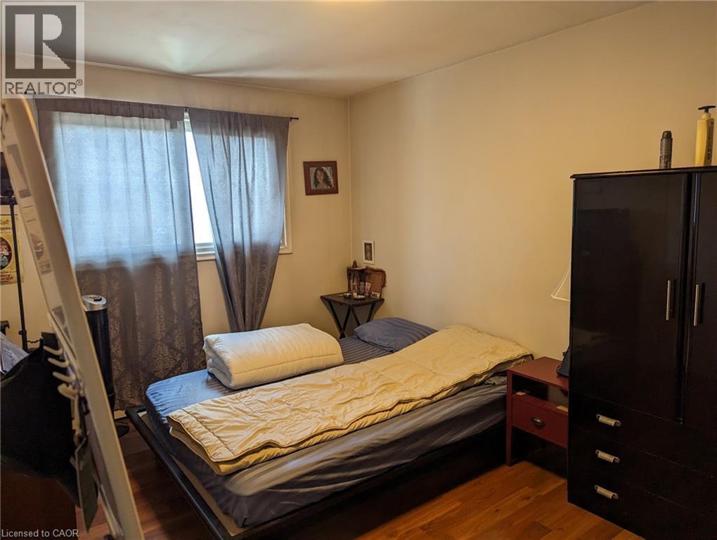 351 Hoffman Street, Kitchener, ON - Indoor Photo Showing Bedroom