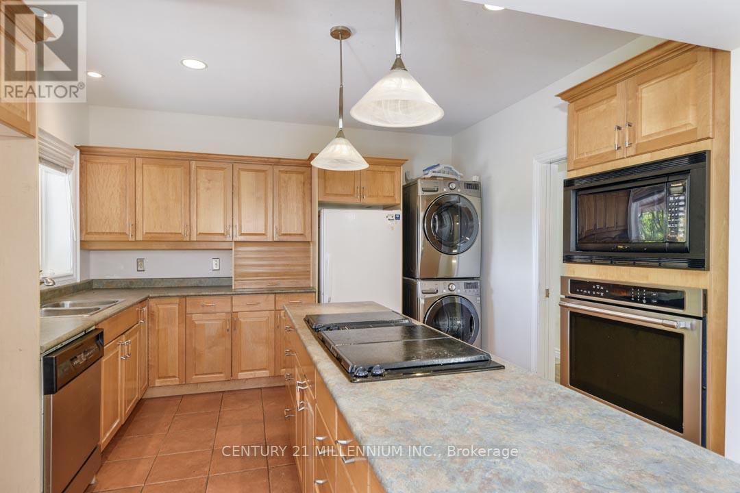 287199 10 Sideroad, Mono, ON - Indoor Photo Showing Kitchen With Double Sink