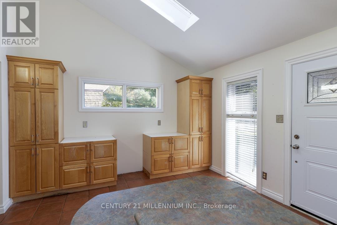 287199 10 Sideroad, Mono, ON - Indoor