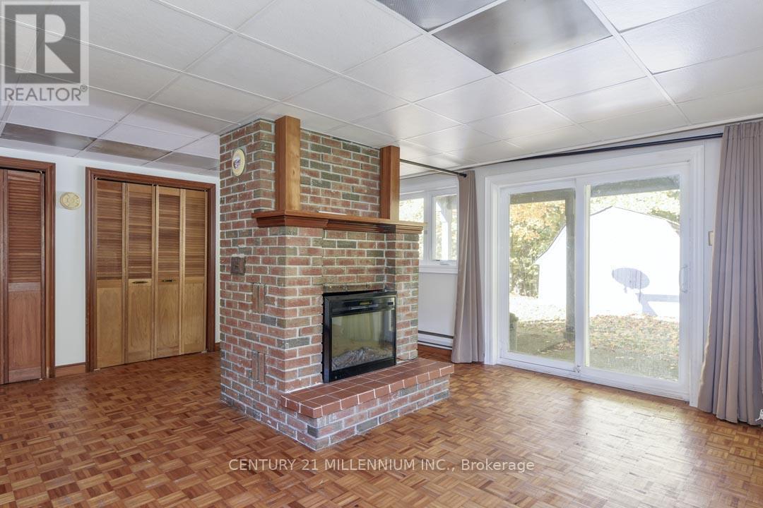 287199 10 Sideroad, Mono, ON - Indoor With Fireplace