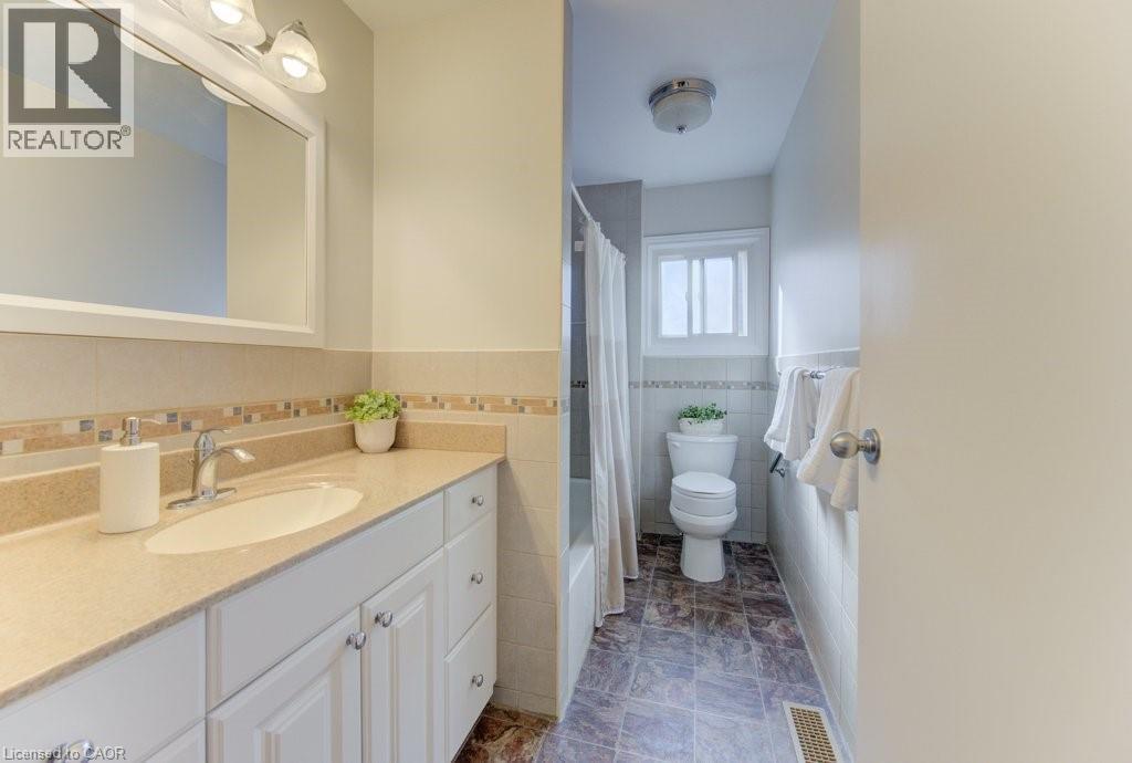 190 Natchez Road, Kitchener, ON - Indoor Photo Showing Bathroom