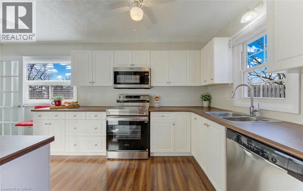 190 Natchez Road, Kitchener, ON - Indoor Photo Showing Kitchen With Stainless Steel Kitchen With Double Sink