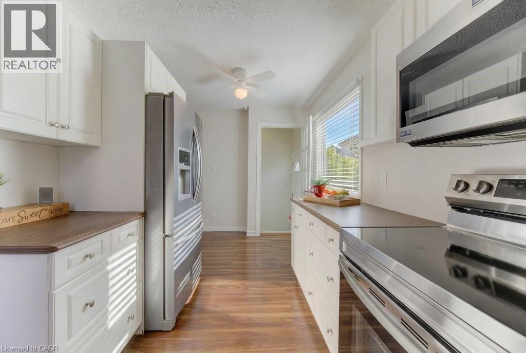 190 Natchez Road, Kitchener, ON - Indoor Photo Showing Kitchen