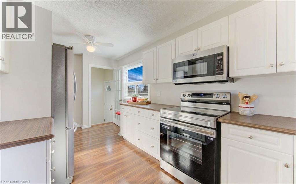 190 Natchez Road, Kitchener, ON - Indoor Photo Showing Kitchen