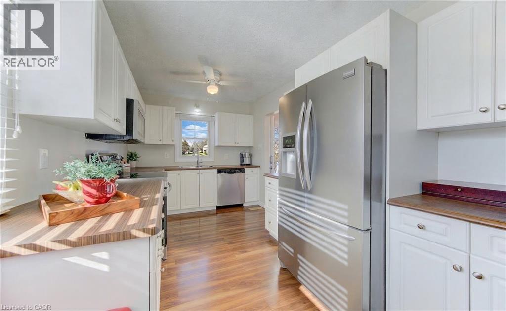 190 Natchez Road, Kitchener, ON - Indoor Photo Showing Kitchen