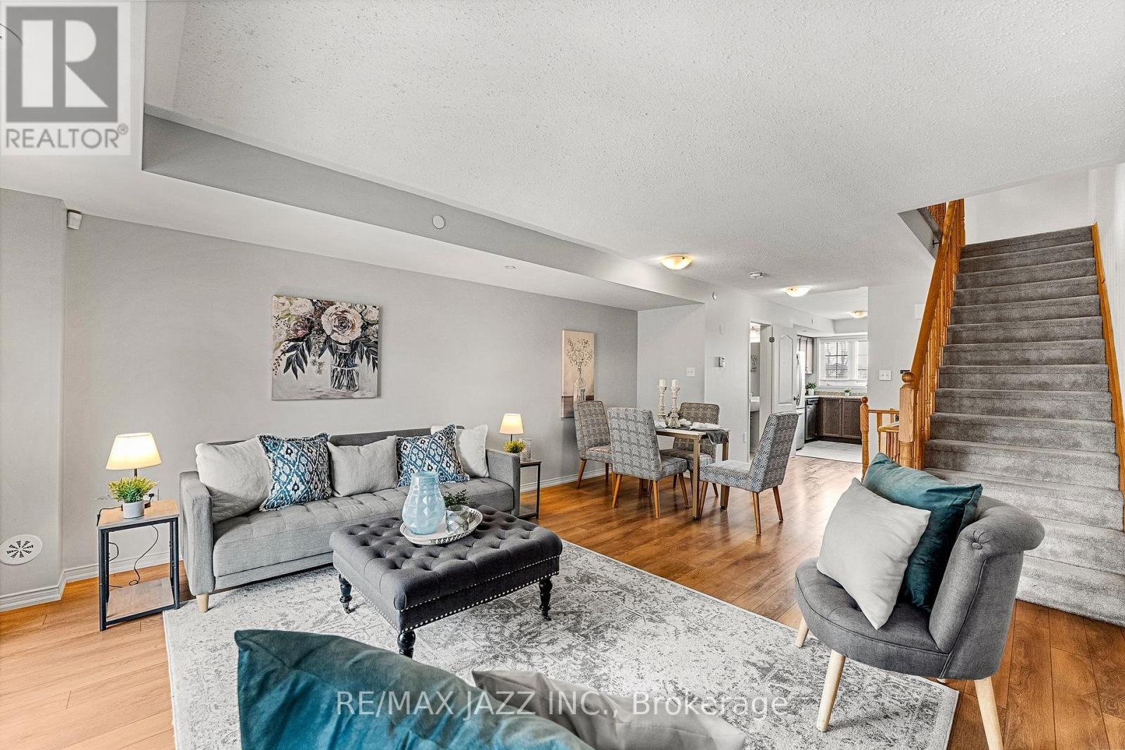 331 - 2338 Chevron Prince Path, Oshawa (Windfields), ON - Indoor Photo Showing Living Room