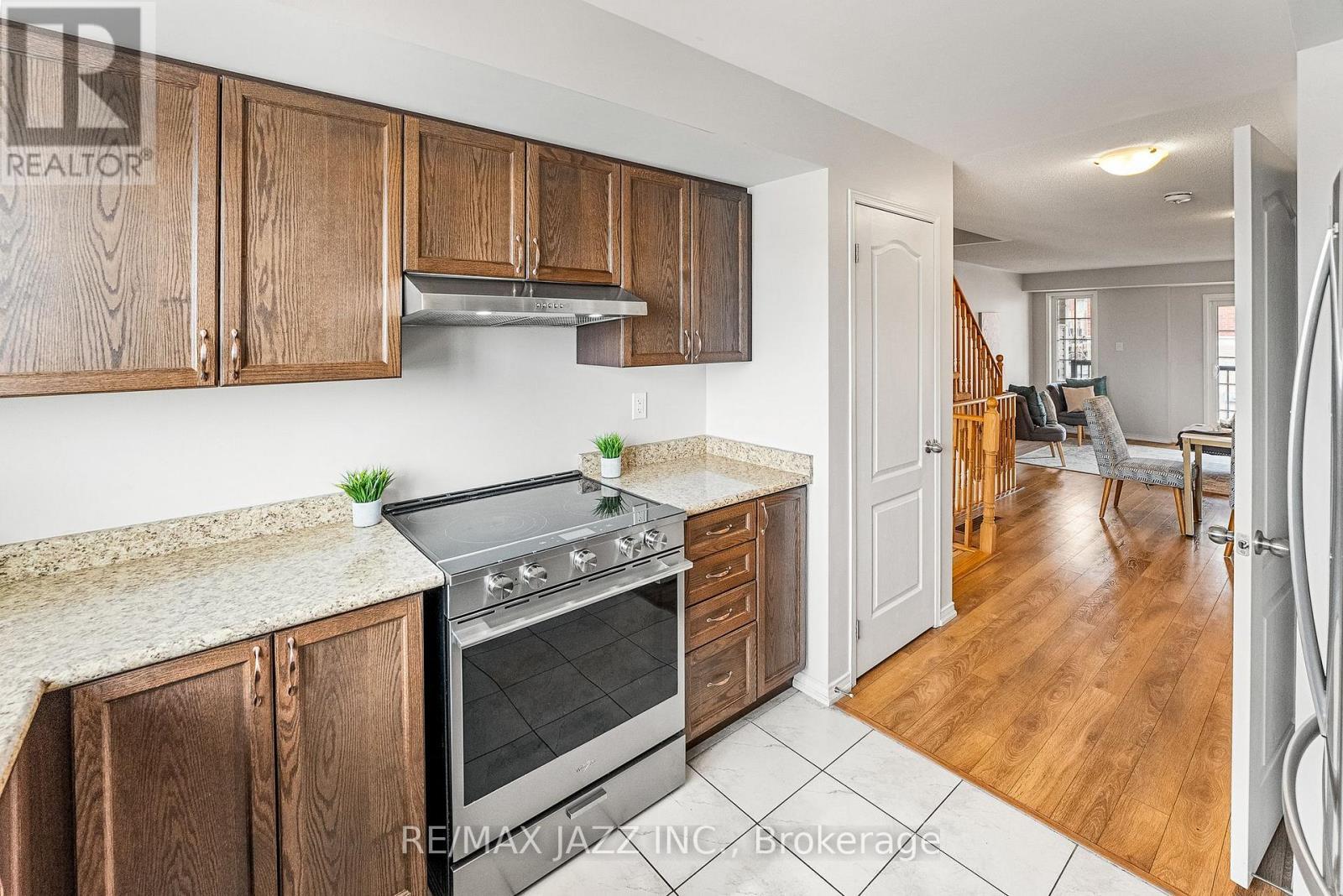 331 - 2338 Chevron Prince Path, Oshawa (Windfields), ON - Indoor Photo Showing Kitchen
