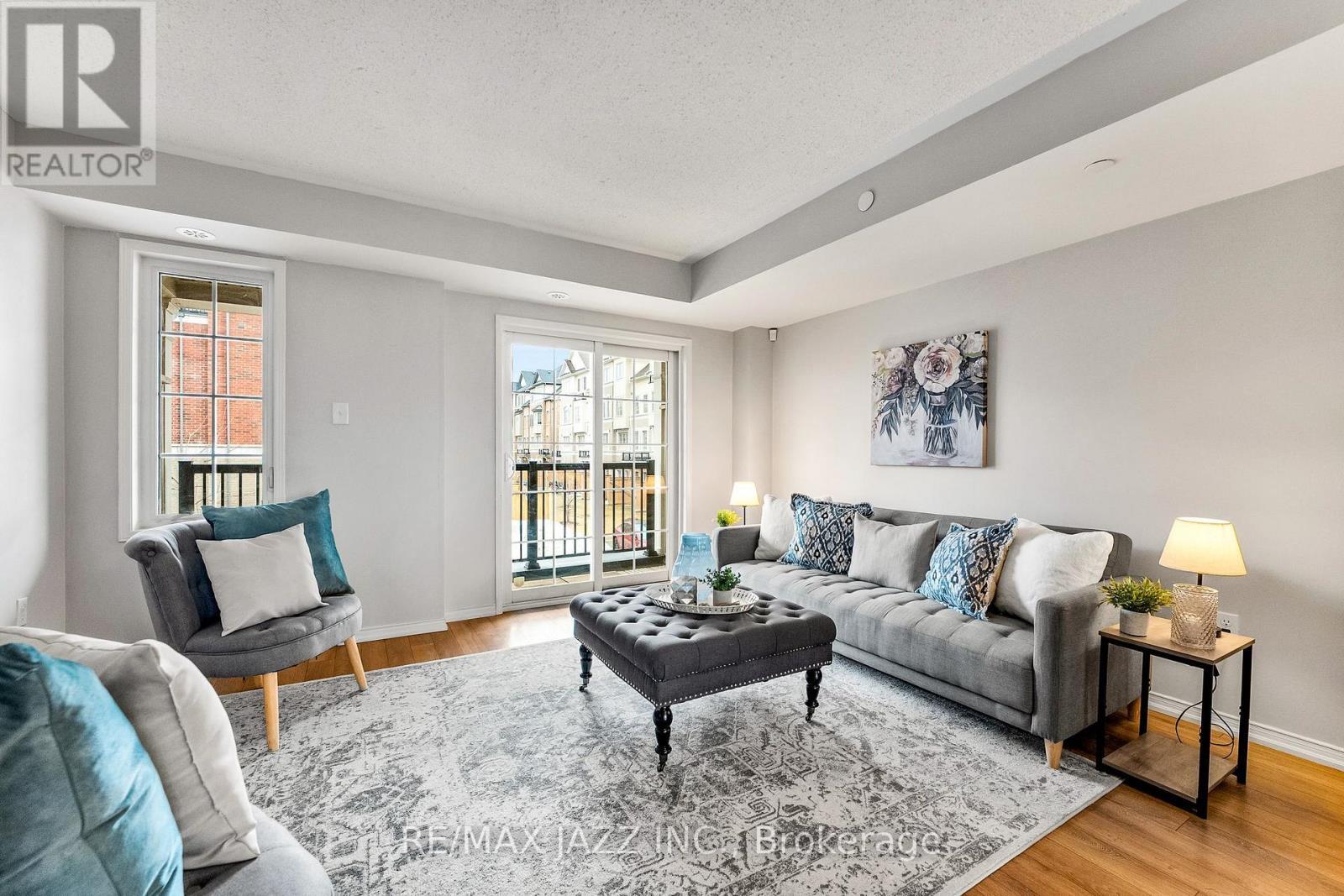 331 - 2338 Chevron Prince Path, Oshawa (Windfields), ON - Indoor Photo Showing Living Room