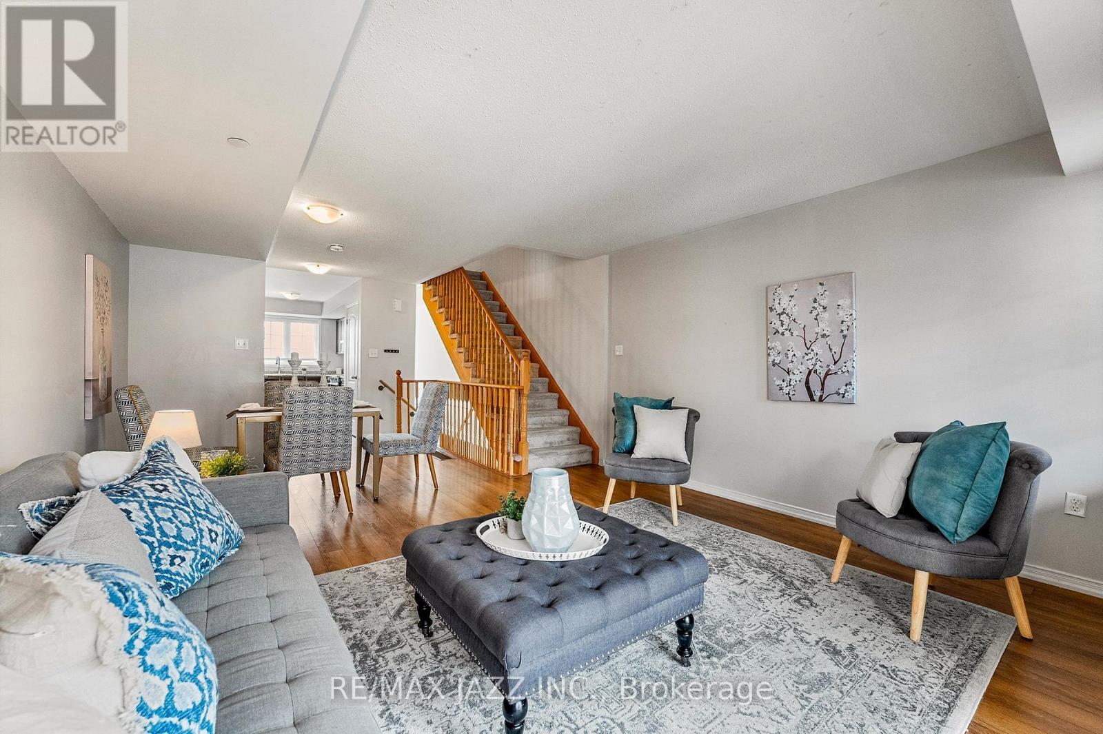 331 - 2338 Chevron Prince Path, Oshawa (Windfields), ON - Indoor Photo Showing Living Room