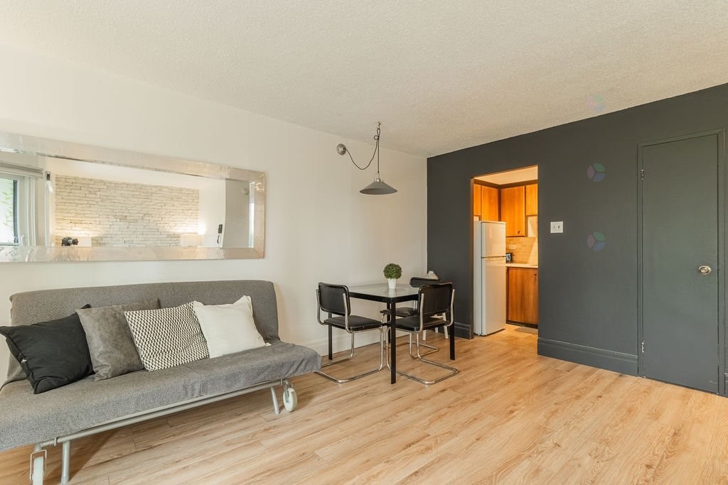 Living Room - 108-3470 Rue Simpson, Montréal (Ville-Marie), QC - Indoor Photo Showing Living Room
