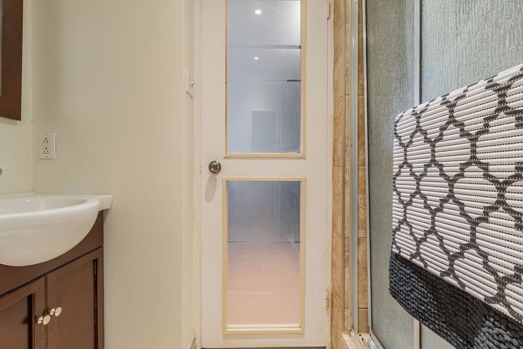 Bathroom - 108-3470 Rue Simpson, Montréal (Ville-Marie), QC - Indoor Photo Showing Bathroom