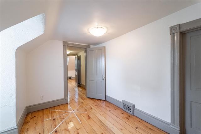 130 Fort St, Winnipeg, MB