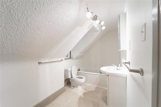 130 Fort St, Winnipeg, MB