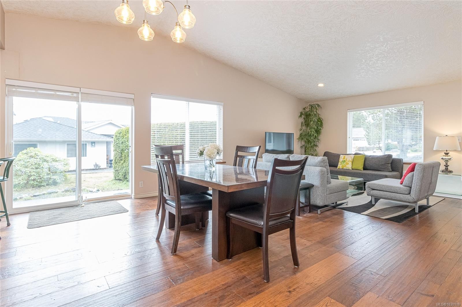 3043 Raymur Pl, Qualicum Beach, BC