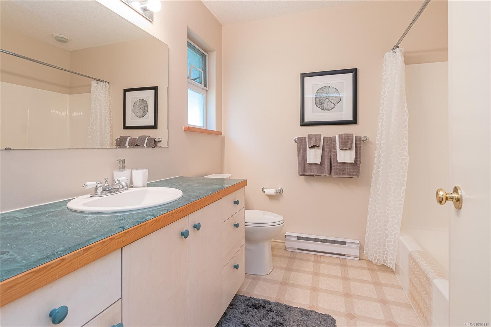 3043 Raymur Pl, Qualicum Beach, BC