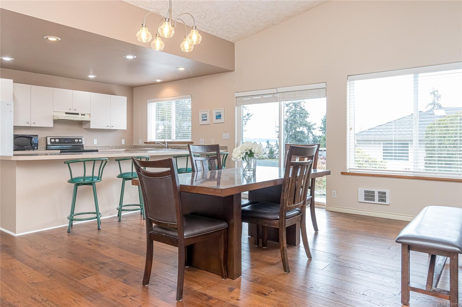 3043 Raymur Pl, Qualicum Beach, BC
