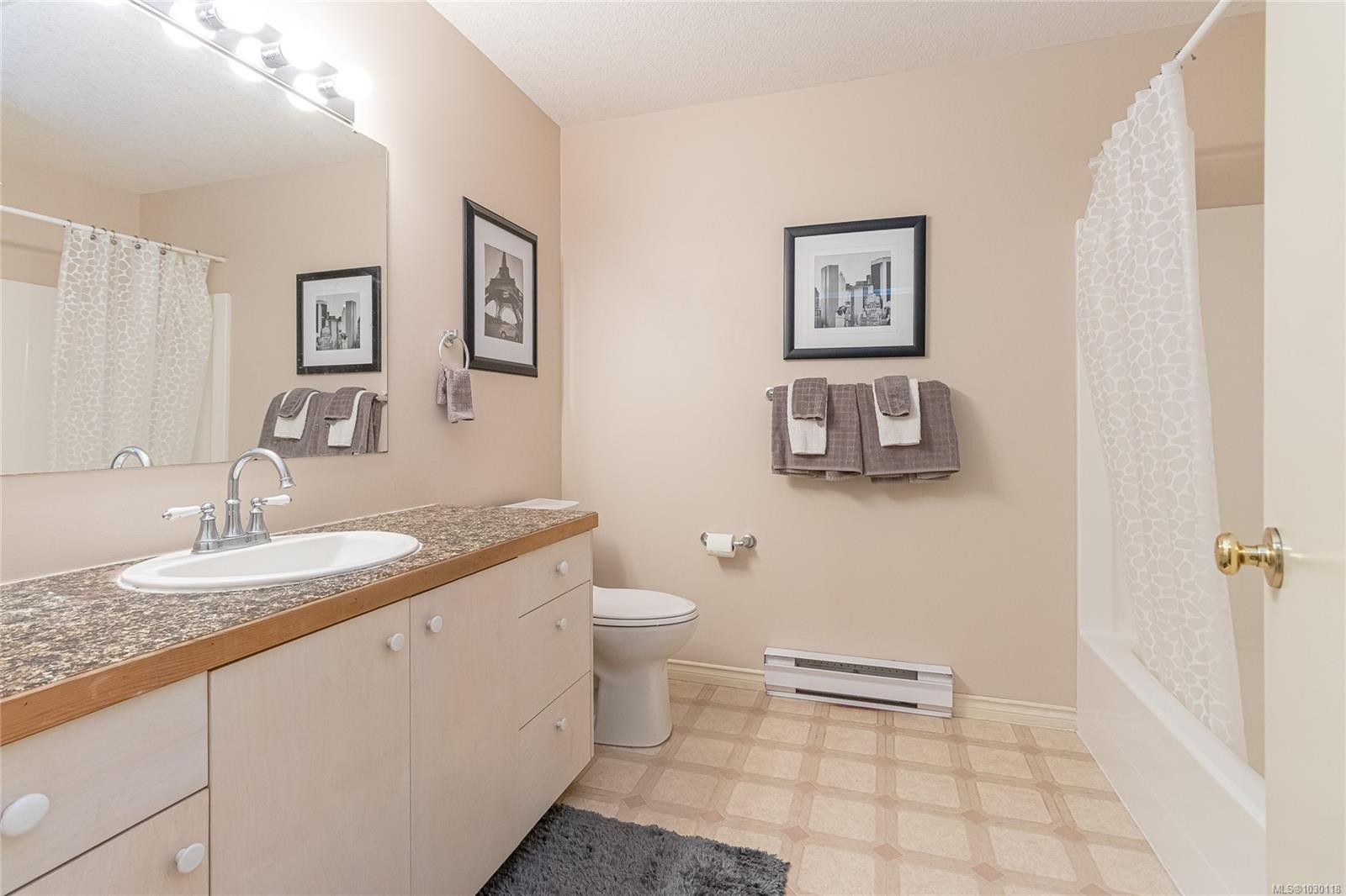 3043 Raymur Pl, Qualicum Beach, BC