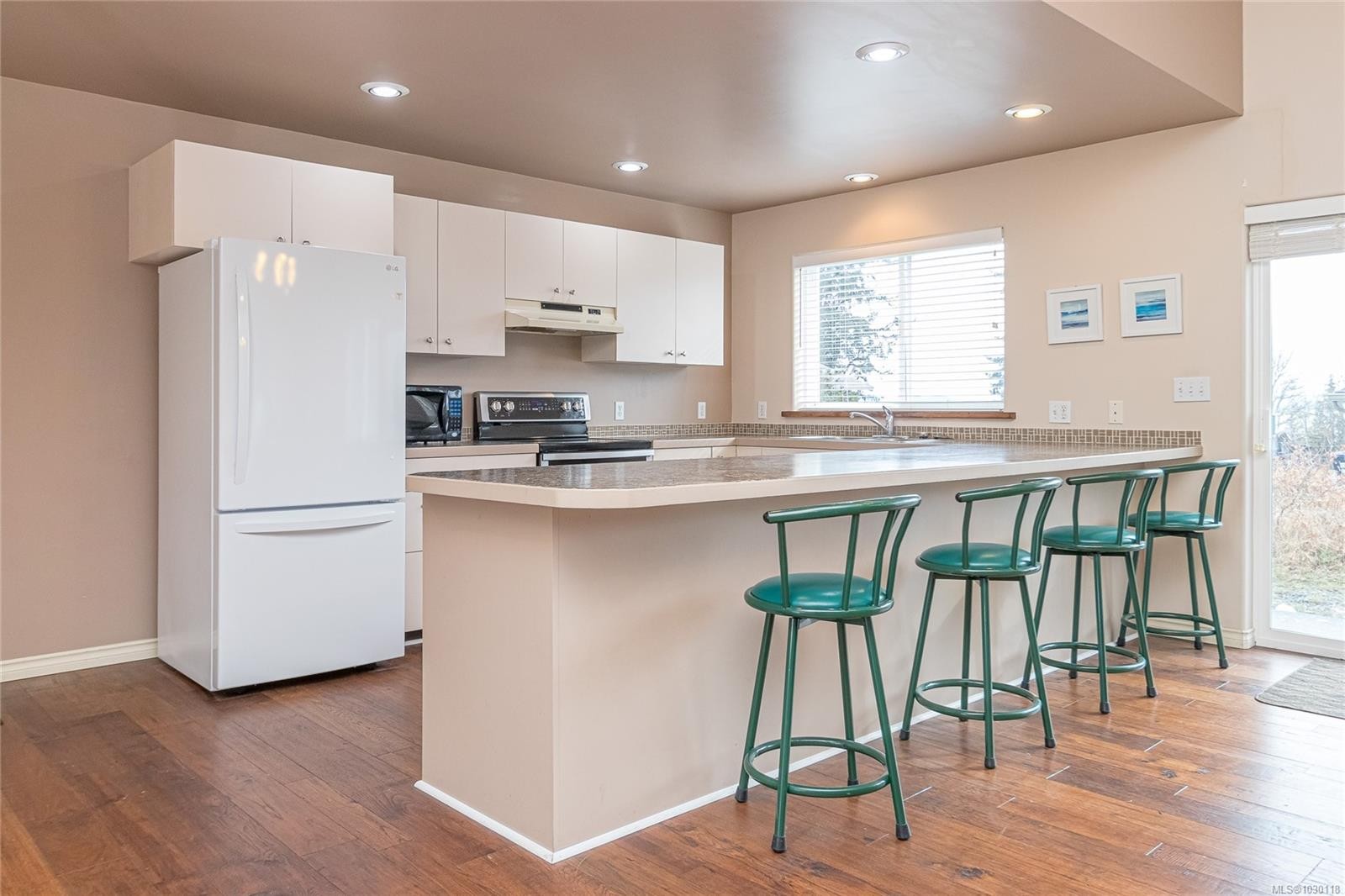 3043 Raymur Pl, Qualicum Beach, BC