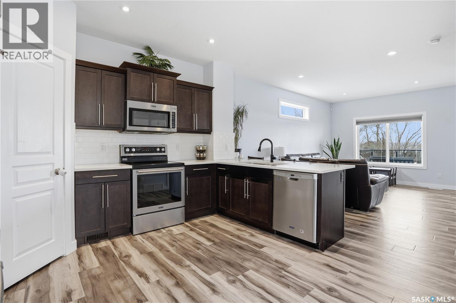 806 Grove Avenue, Saskatchewan Beach, SK - Indoor Photo Showing Kitchen With Stainless Steel Kitchen With Upgraded Kitchen