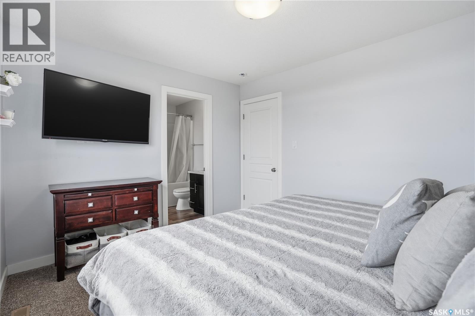 806 Grove Avenue, Saskatchewan Beach, SK - Indoor Photo Showing Bedroom