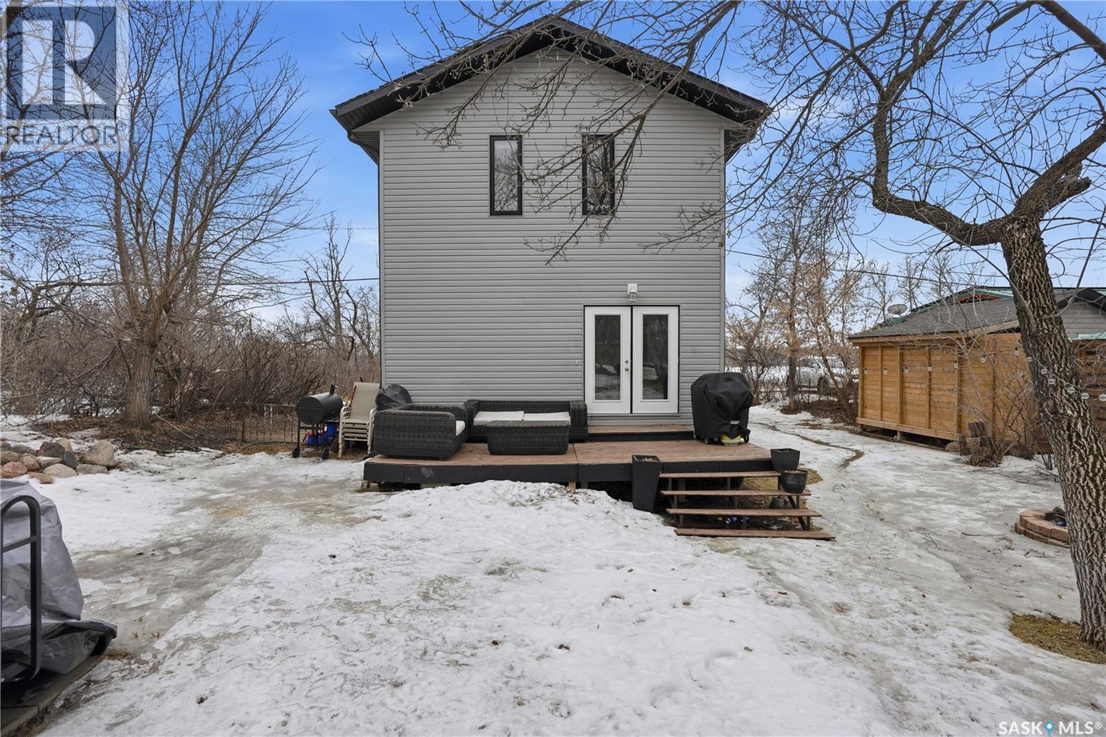 806 Grove Avenue, Saskatchewan Beach, SK - Outdoor