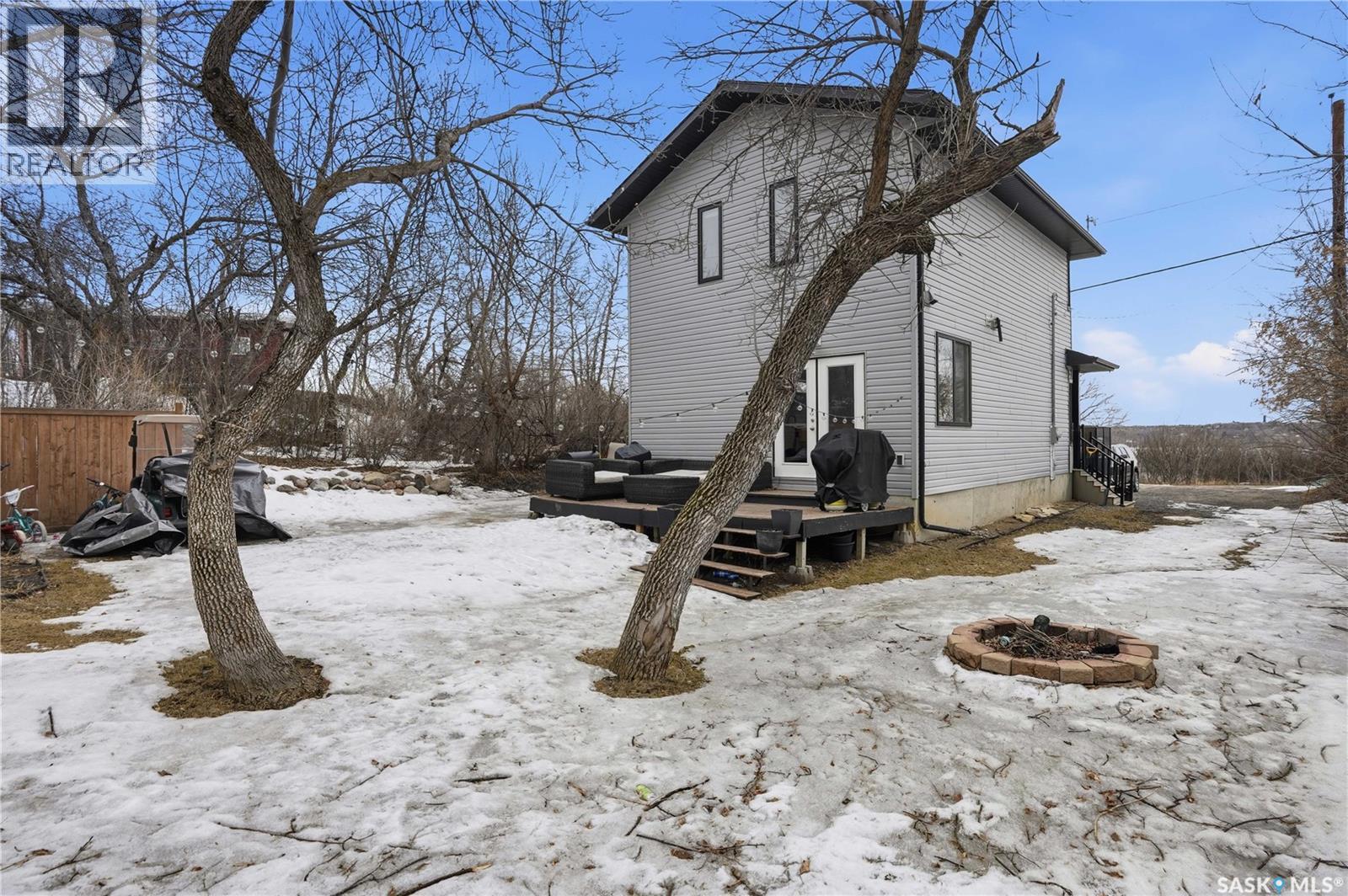 806 Grove Avenue, Saskatchewan Beach, SK - Outdoor