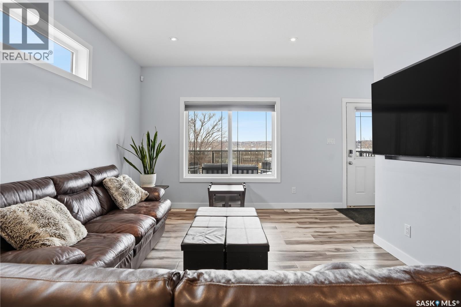 806 Grove Avenue, Saskatchewan Beach, SK - Indoor Photo Showing Living Room