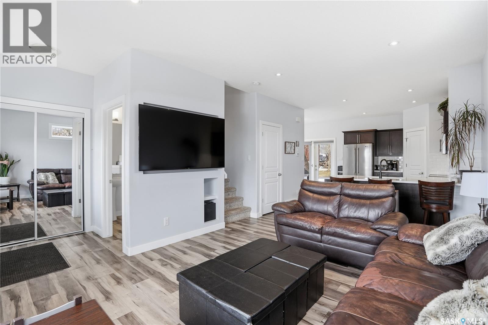 806 Grove Avenue, Saskatchewan Beach, SK - Indoor Photo Showing Living Room
