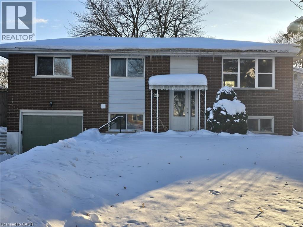 Bi-level home featuring an attached garage and brick siding - 593 Mount Anne Drive, Waterloo, ON - Outdoor