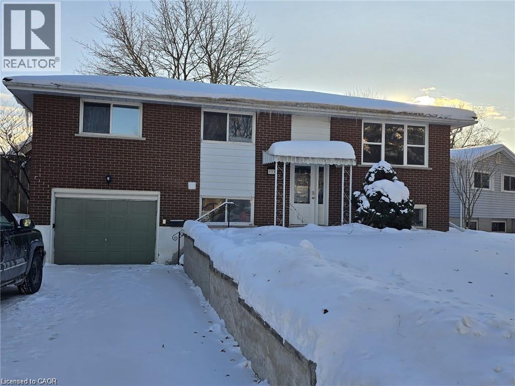 Bi-level home featuring an attached garage and brick siding - 593 Mount Anne Drive, Waterloo, ON - Outdoor